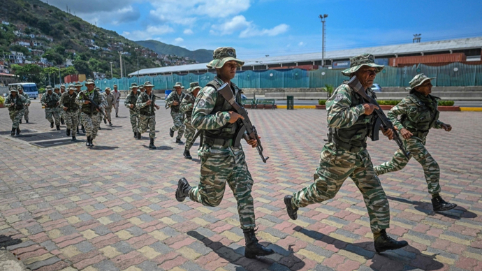 美国对委内瑞拉地面打击箭在弦上，马杜罗呼吁美国民众“抵制战争、维护和平”