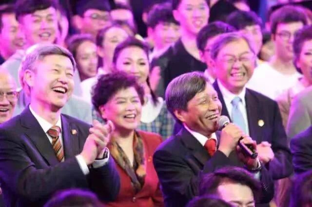 曹德旺现身福耀科技大学开学典礼_王树国 曹德旺 福耀科技大学校长