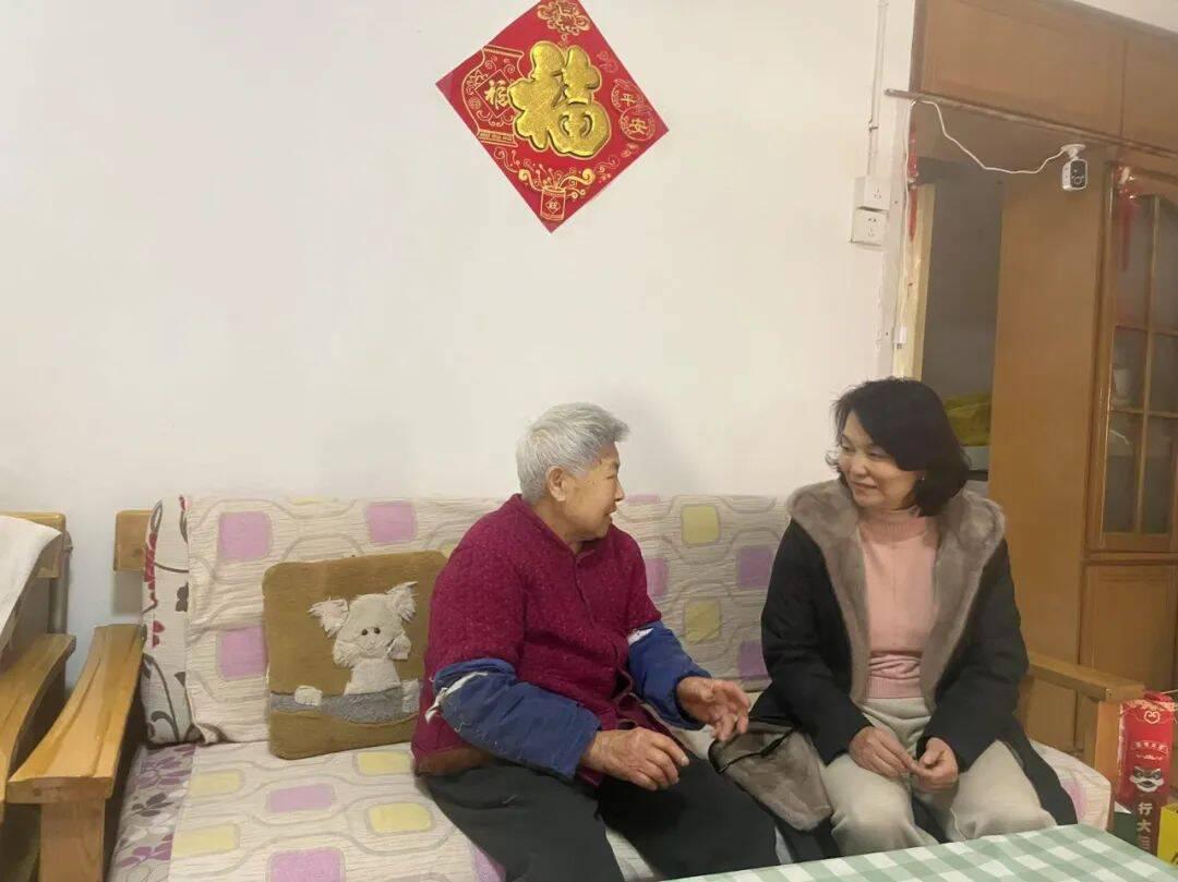 济南市第二人民医院走访慰问活动_济南市眼科医院慰问离退休老同志_走访慰问退休老干部