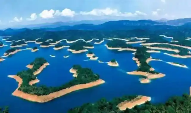 农夫山泉公关危机应对策略_农夫山泉福岛白桃气泡水争议_对农夫山泉砒霜门事件的启示