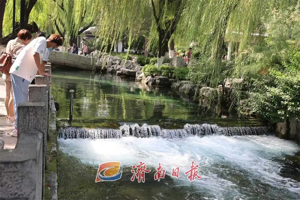 济南泉水保护_景区：趵突泉下没水泵但确有水管_趵突泉持续喷涌19年