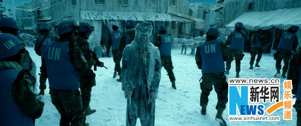 全球风暴 电影 2017年度灾难大片_从飞机里出来瞬间被冰冻的电影