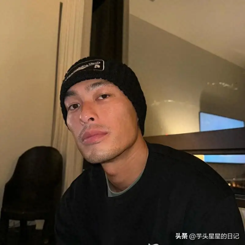 杨祐宁父亲离世_杨祐宁父亲癌症与妻子怀孕_中年男星抗癌与三胎孕妻