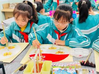 县妇联家国同庆 巾帼筑梦新时代 经典诵读歌唱祖国_巾帼共绘新时代