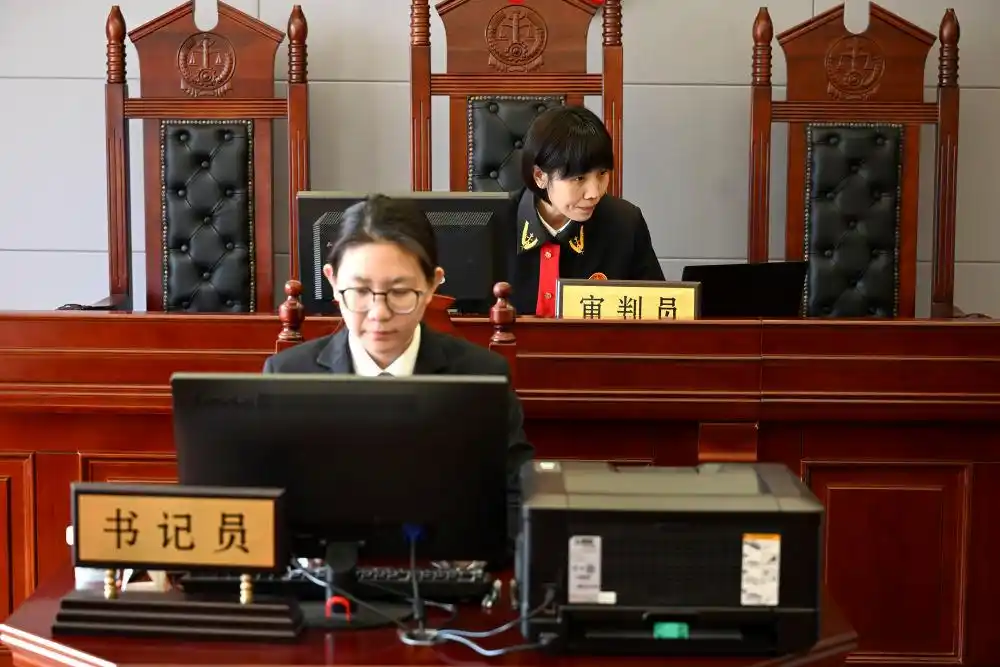 新时代女性成就_巾帼共绘新时代_中国女性在各行各业贡献