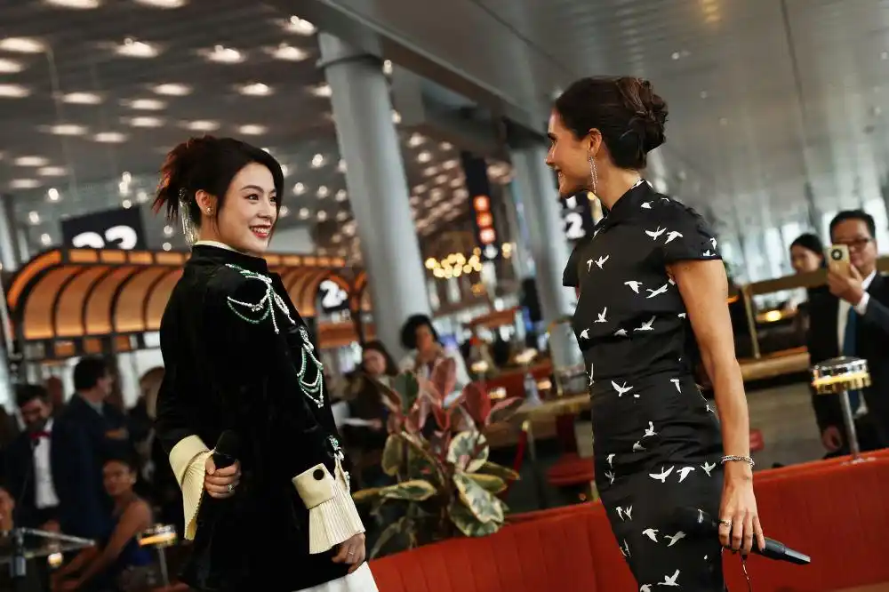 新时代女性成就_中国女性在各行各业贡献_巾帼共绘新时代