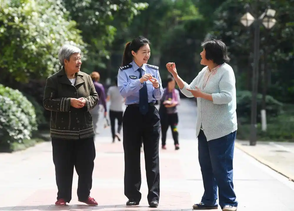 中国女性在各行各业贡献_巾帼共绘新时代_新时代女性成就
