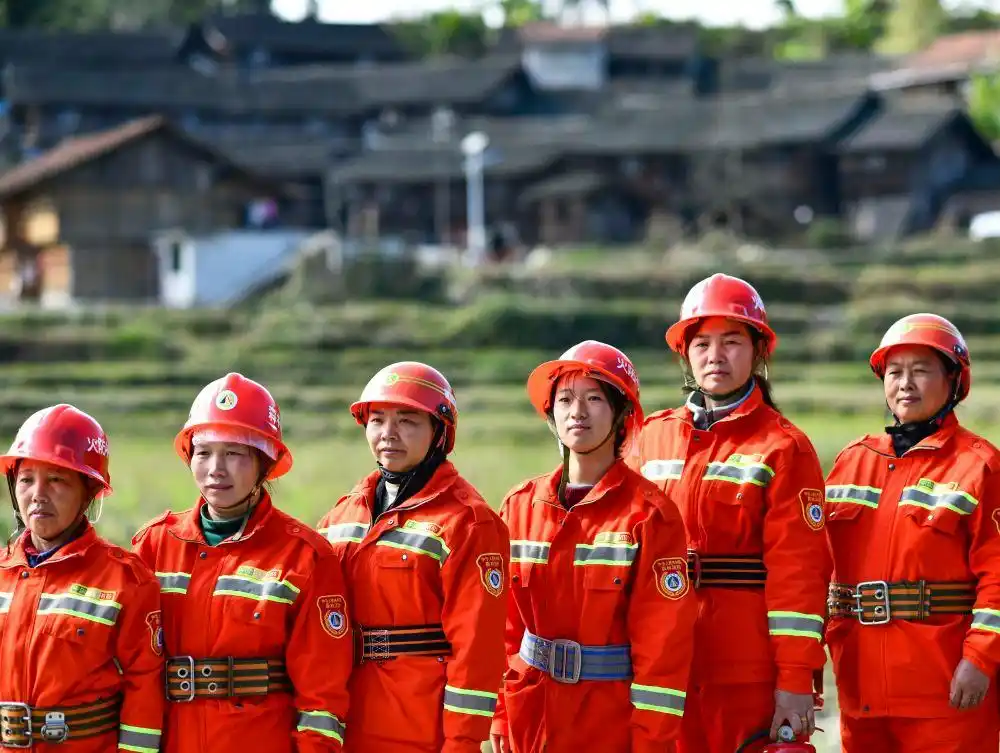 巾帼共绘新时代_中国女性在各行各业贡献_新时代女性成就