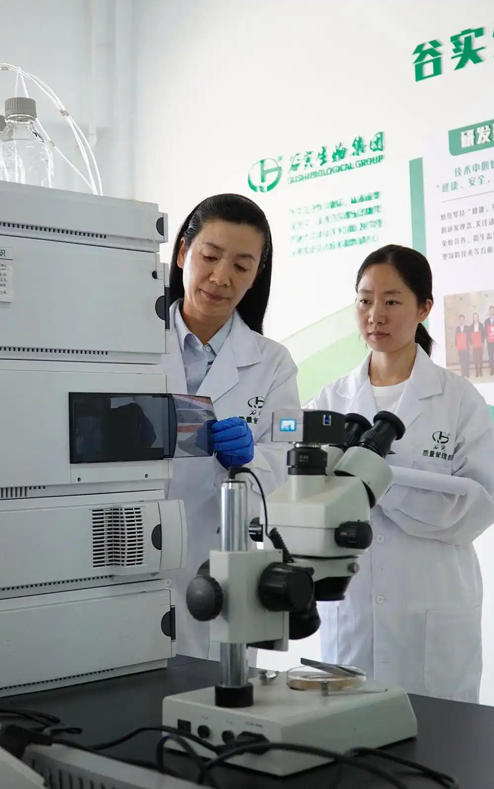 新时代女性成就_巾帼共绘新时代_中国女性在各行各业贡献