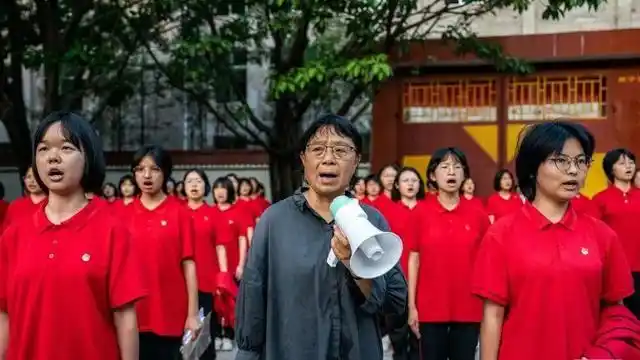 女代表女委员履职尽责_巾帼共绘新时代_妇女参政议政全过程人民民主