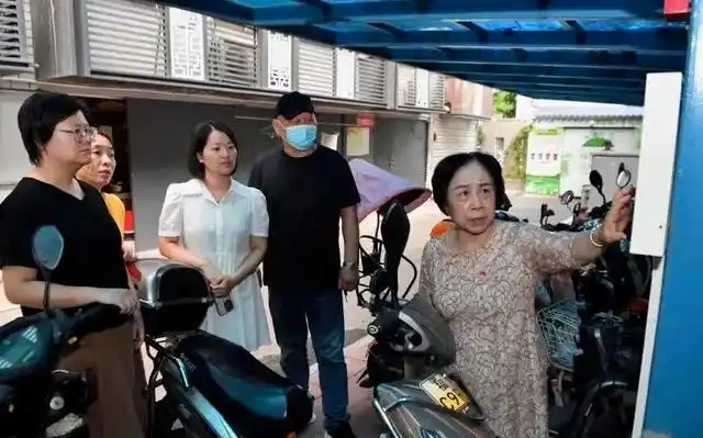 巾帼共绘新时代_妇女参政议政全过程人民民主_女代表女委员履职尽责