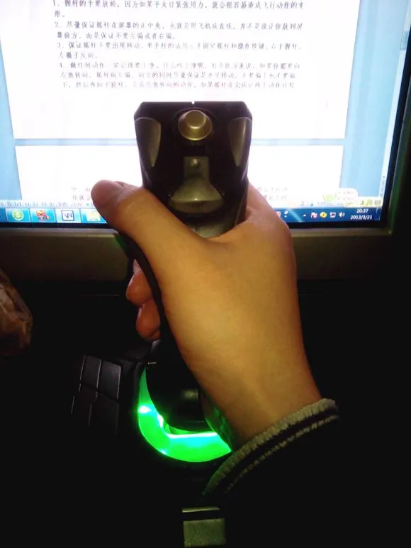 飞行摇杆操作技巧_单手飞行摇杆使用方法_战机世界用什么摇杆