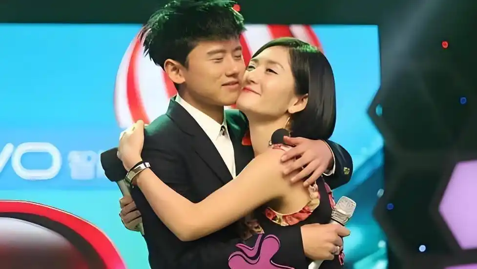 张杰谢娜离婚传闻_张杰从选秀到热门歌手的奋斗历程_张杰娱乐新闻