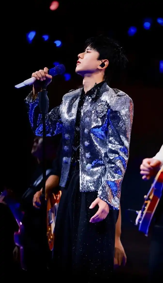 张杰早年经历_张杰娱乐新闻_张杰参加我型我秀