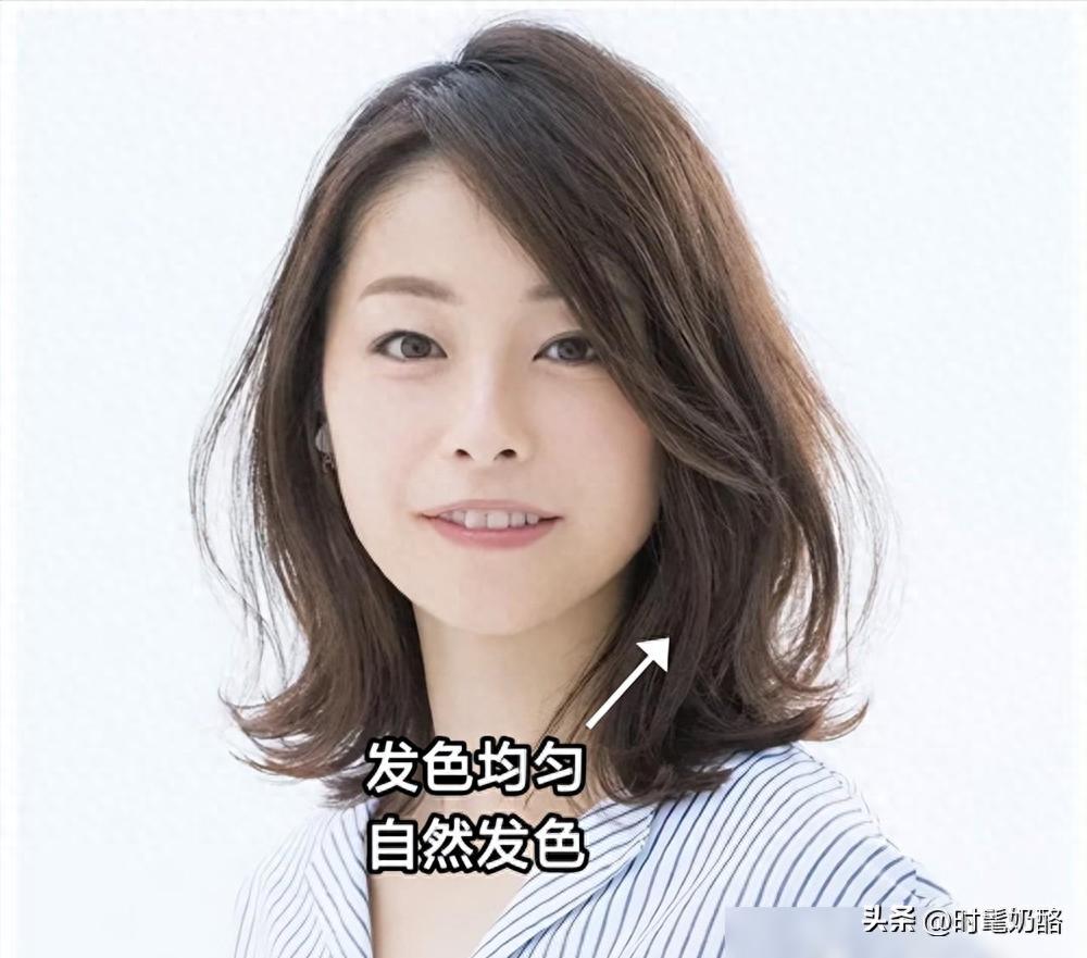 中长发梨花烫内扣发型_显年轻又高级的卷发推荐_50+姐姐烫发技巧