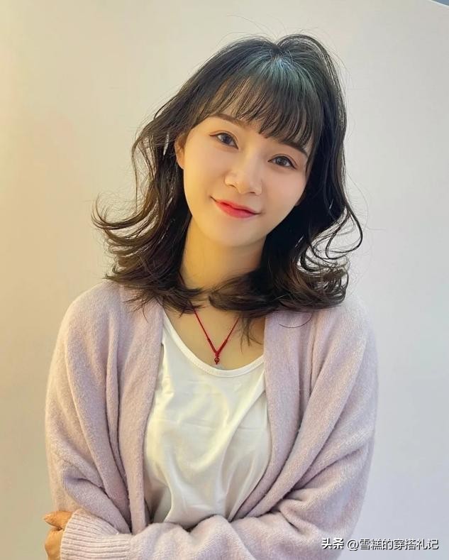 发型选择流行趋势_中长发梨花烫内扣发型_时尚造型分寸得当