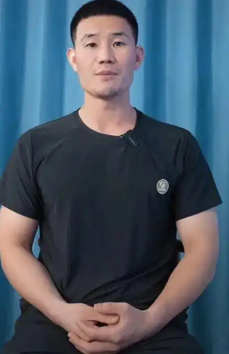 “嘎子哥”徒弟“玉米哥”：谢孟伟不可能退圈；此前“嘎子哥”因穿警服直播带货被行拘，发视频称已解散公司，已掉粉超690万