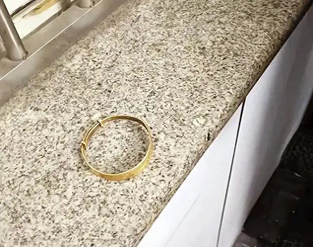 武昌区巡司河丢失金手镯找回_紫阳路派出所民警寻回失物_女子过安检丢了90克金手镯