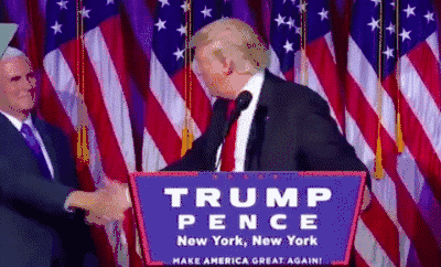 破解特朗普握手神功_特朗普马克龙26秒“掰手腕式握手”_特朗普握手技巧