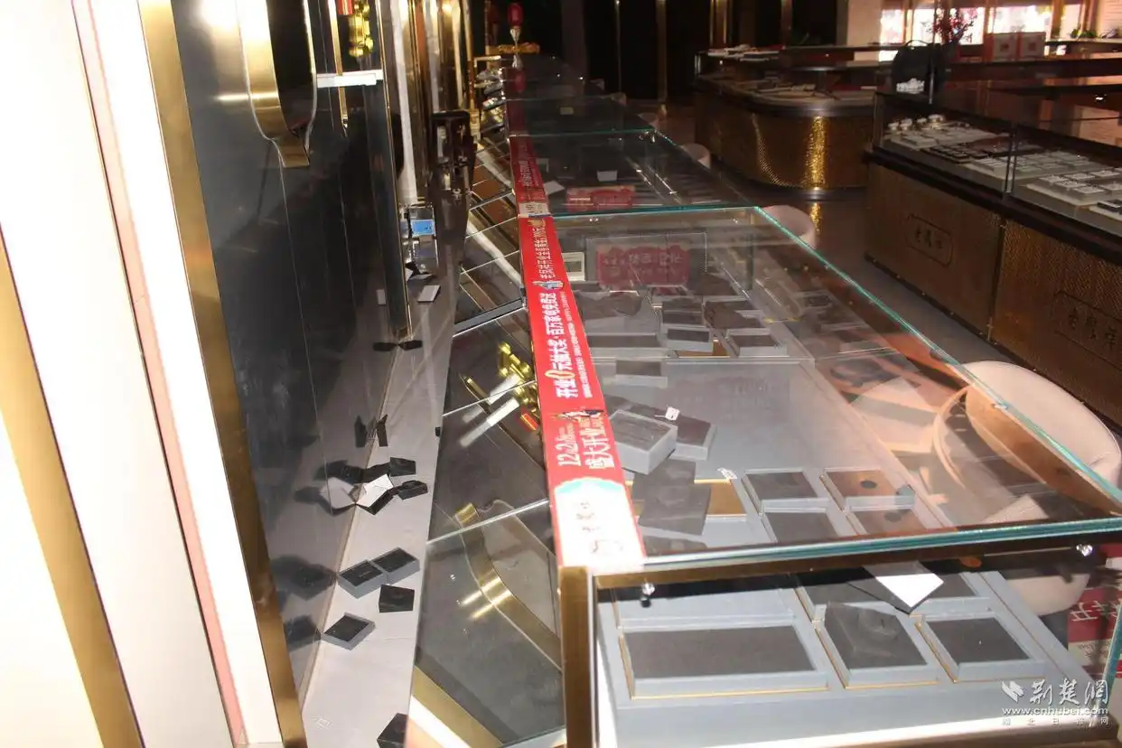 万里追捕 湖北警方破获“百万黄金特大盗窃案”