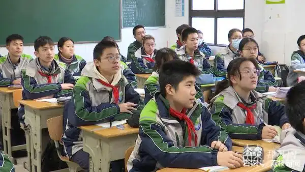 拍照搜题app教育部通知_中小学线上学科类培训App备案暂停_作业帮显示网络异常