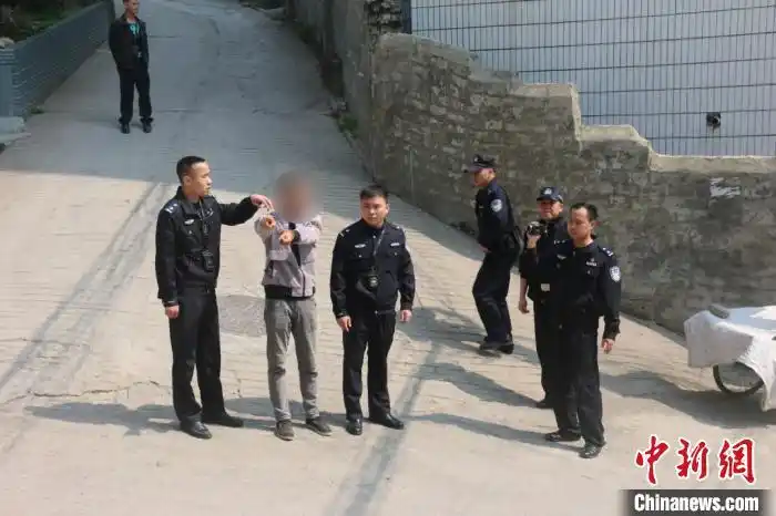 特大盗窃金店案_贵州珠宝店百万黄金被盗 嫌犯落网_贵州警方抓获犯罪嫌疑人