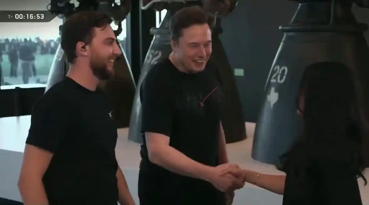 马斯克第二代星舰最后一次试飞_第二代星舰超重助推器悬停技术_SpaceX星舰第十一次发射