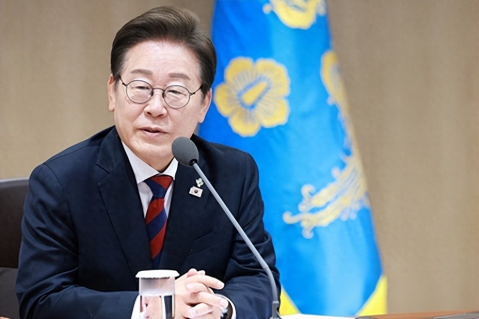 李在明给中国“当头一棒”，反对武力收复台湾，中方用两句话回应