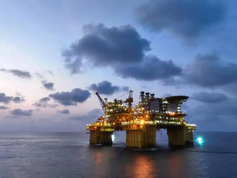 深海一号_近万吨海上“巨无霸”怎么造_中国工业大奖