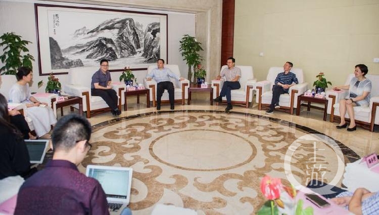 张辅评与管洪座谈交流_今日头条在天津的地址_今日头条参访重庆日报报业集团