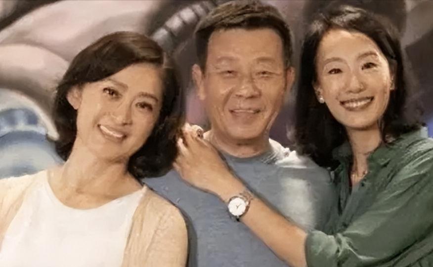 寇家瑞多少岁_寇家瑞39岁未婚生女不结婚_寇世勋双妻家庭影响子女婚姻观