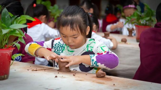 绵阳英才二小招生信息_绵阳本地网站_绵阳英才二小硬件设施