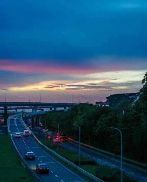 中文在科技行业交流作用_中文的语音特点是_中文在全球商业市场应用