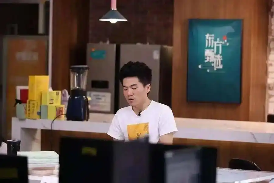 董宇辉爆火，母校老师回忆：口语表述生动兼具可爱陕西特色