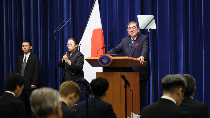 石破茂通篇未提日本战争罪行的讲话，何以让高市早苗恼羞成怒？