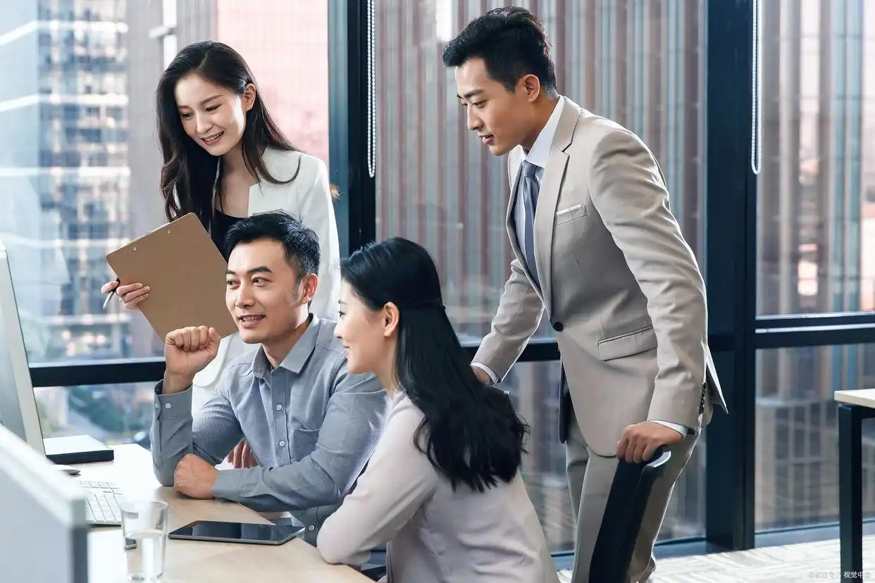 仪容礼仪_职场礼仪_工作帽子的礼仪