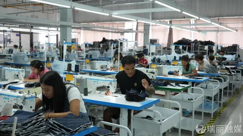 云南摄氏度服饰有限公司投资发展_瑞丽服装_瑞丽沿边产业园区畹町片区服装企业