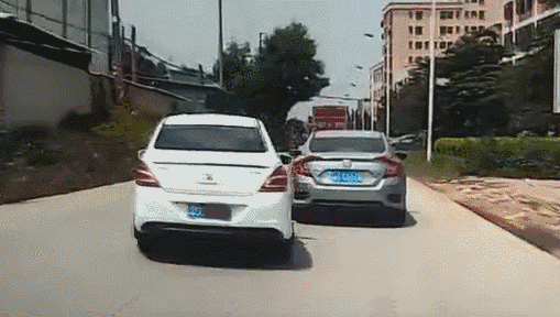 第一位碰瓷党_东莞碰瓷党 共享单车碰瓷党 道路交通安全