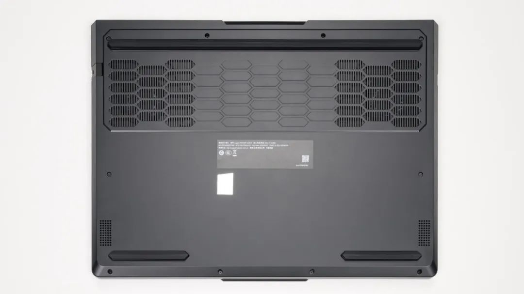 联想笔记本哪款玩游戏最好_联想拯救者R7000P 2025评测_RTX 5060 8GB游戏本性能分析