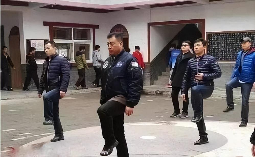 离开央视新闻联播的著名主播故事_央视新闻联播离职主播名单_中央13台新闻主持人