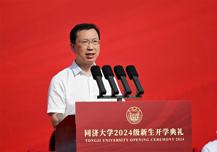 高校校长开学致辞_新学期寄语_浙江一大学校长开学讲话：少刷小红书