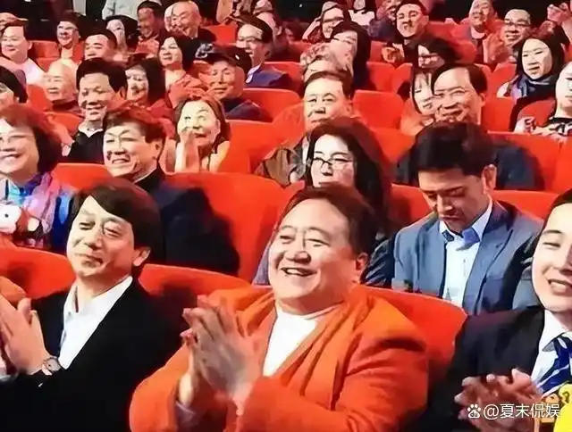 冉少平春晚观众代表_2024年春晚新意期待_春晚观众席笑脸哥