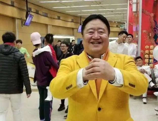 春晚睡觉姐_春晚笑脸哥_春晚观众席笑脸哥