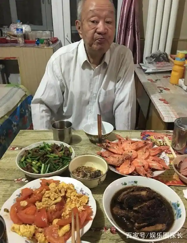 春晚观众席笑脸哥_春晚笑脸哥 冉少平 家庭背景_春晚笑脸哥 冉东升 20年现场观礼经历