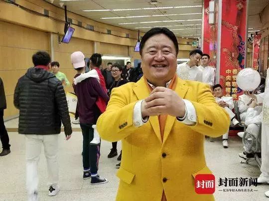 从1999年到2017年只缺席一次春晚现场的笑脸哥冉东升_被称为春晚最牛观众19年钉子户突然离席_春晚笑脸哥冉东升