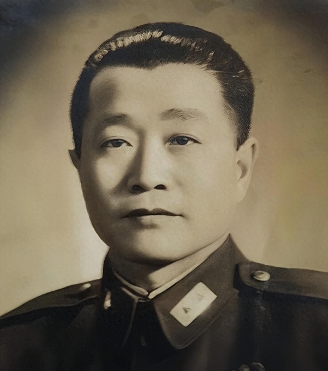 杨振宁的父亲去监狱探望杜聿明：亲家！我有一个忙需借你的“手”