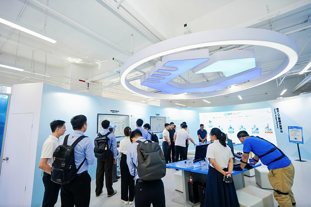 2025年9月南宁东盟经济开发区秋季招聘_人工智能与实体经济深度融合_2025中国广西东盟人工智能应用生态交流会