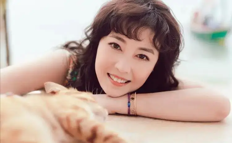 吕良伟三个老婆_吕良伟王瑞婚姻故事_吕良伟老婆的图片