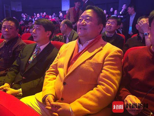 "春晚钉子户"坐观众席19年 今年因腿抽筋中途离场