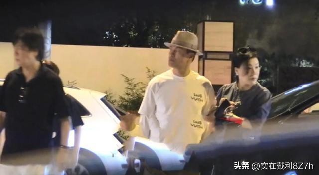 吕良伟老婆的图片_吕良伟幸福婚姻_杨小娟贤内助